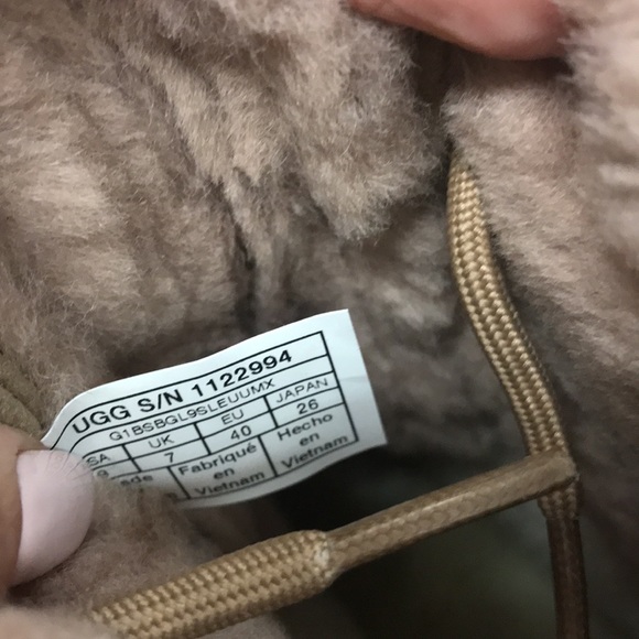 🎁 UGG Adirondack III Sparkle Spots Boot - Picture 11 of 11